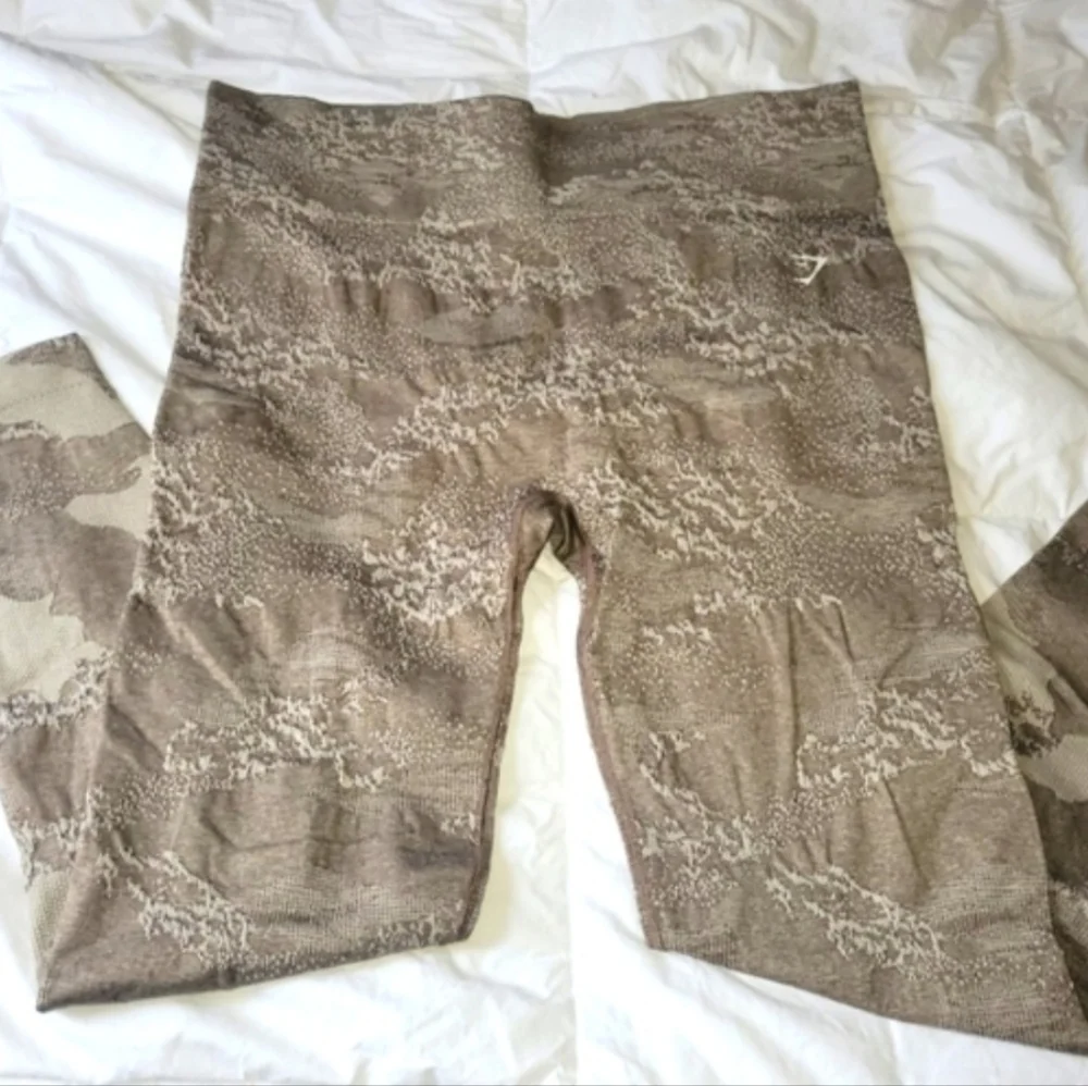 NWOT Gymshark Adapt Camo Leggings - Picture 2 of 5